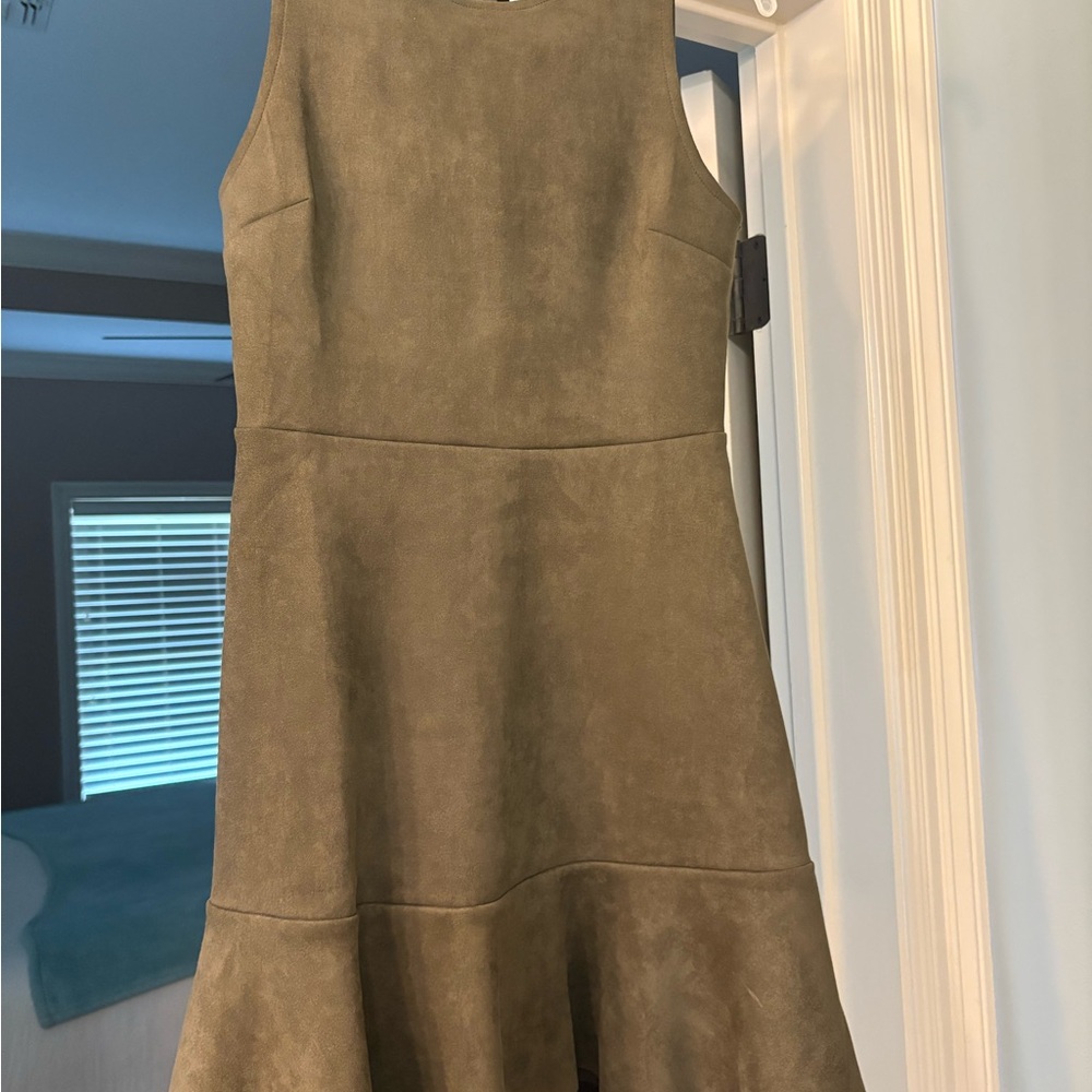 Elegant Olive Green Sleeveless Dress